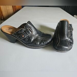 Sofft Dory Embossed Leather Clog Mules